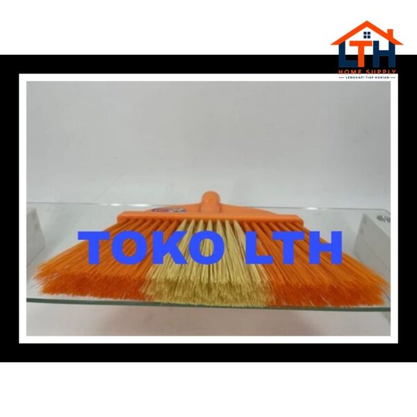 3-60-1.jpg SAPU LANTAI PLASTIK NYLON LIVINA BROOM NO. 330 LION STAR BM30