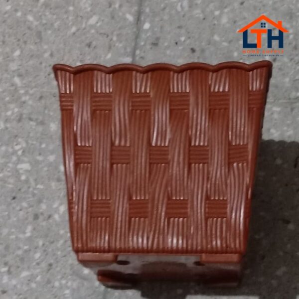 4-110-1.jpg POT SEGI PLASTIK MOTIF ROTAN CJP 35 cm