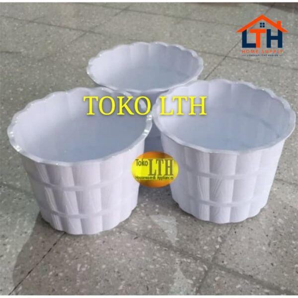 4-200-1.jpg POT BAMBU 25 PUTIH / POT BUNGA / POT TANAMAN / POT PUTIH PLASTIK