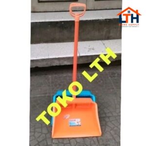 4-443-1.jpg PENGKI SISIR GAGANG SERENA DUSTPAN 002 DP13 LION STAR DP 13 SEROKAN SAMPAH LS