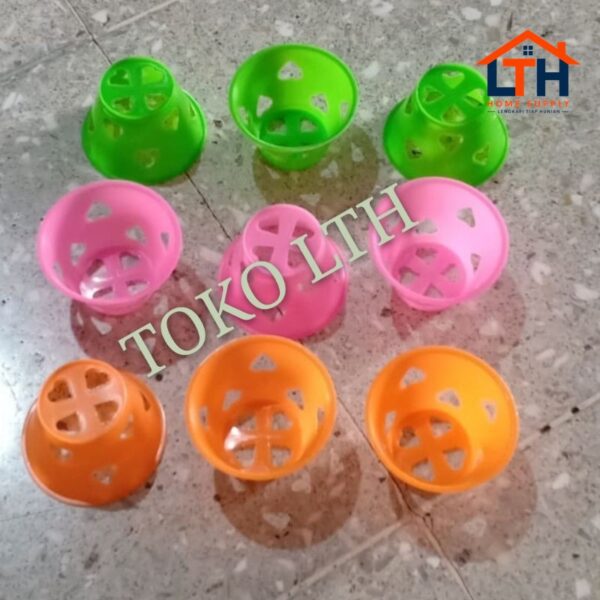 4-70-1.jpg CETAKAN BOLU KUKUS PLASTIK ISI 12 / CETAKAN KUE