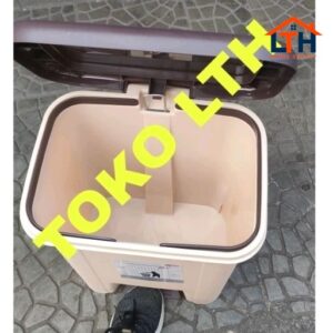 5-131-1.jpg TEMPAT SAMPAH INJAK SEGI 20 LITER LOVENIA KOTAK SAMPAH PERSEGI INJAK STEP ON 20 LTR