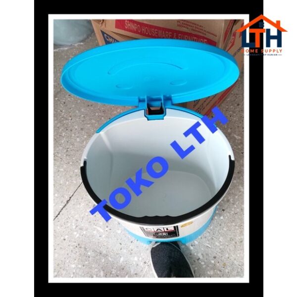 5-172-1.jpg TEMPAT SAMPAH INJAK BULAT 15 LITER SHINPO SIP 715 TONG SAMPAH PEDAL WARNA SIP715