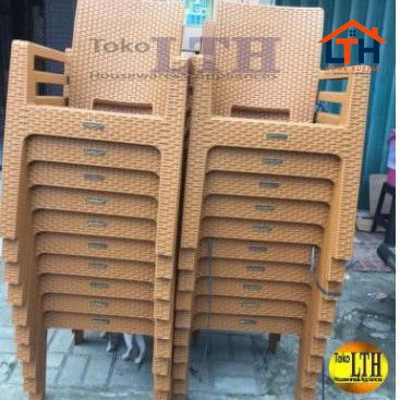 5-38-1.jpg SET MEJA DAN KURSI SENDER TAMAN TERAS NAPOLLY ROTAN ( 2 BANGKU 1 MEJA)