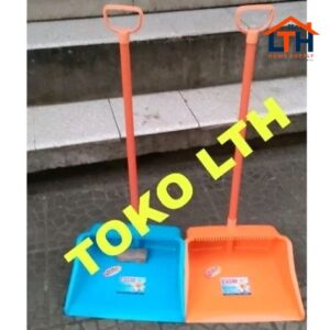 6-53-1.jpg PENGKI SISIR GAGANG SERENA DUSTPAN 001 DP12 LION STAR DP 12 SEROKAN SAMPAH LS