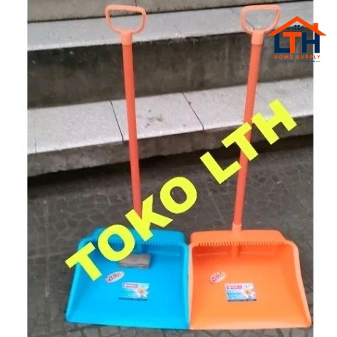 6-53-1.jpg PENGKI SISIR GAGANG SERENA DUSTPAN 001 DP12 LION STAR DP 12 SEROKAN SAMPAH LS